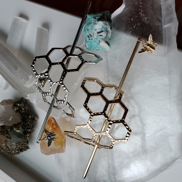 Honeycomb and bee hair clip and stick - Picture 1 of 13